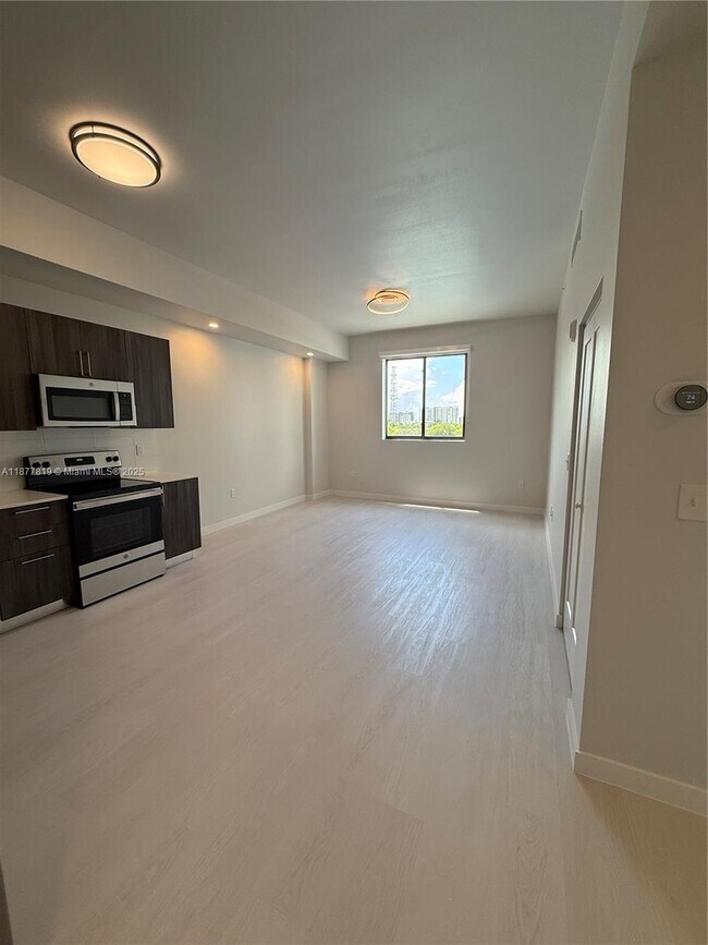 Building Photo - 18300 SW 98th Ave