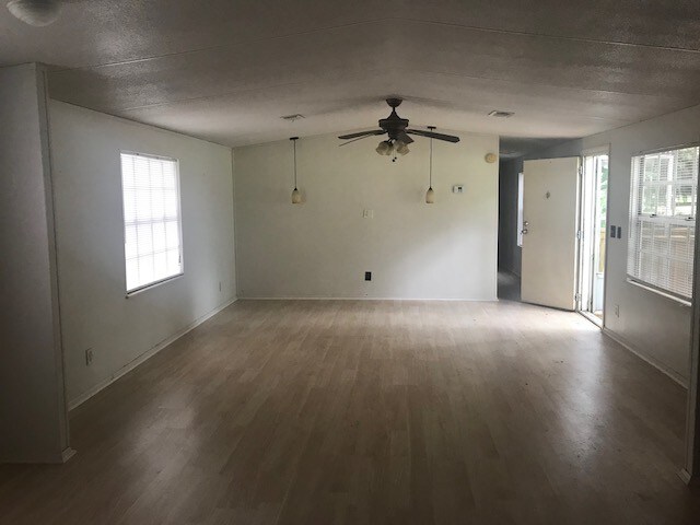 Foto del edificio - 36345 Keystone Ave