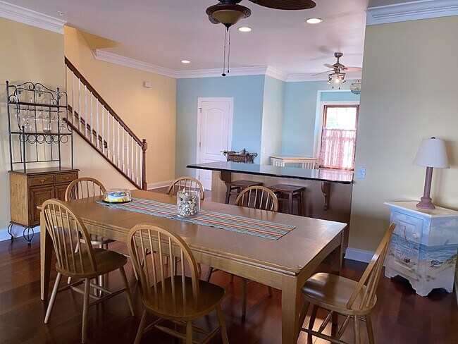 Dining area into kitchen area - 17592 Paleo Way