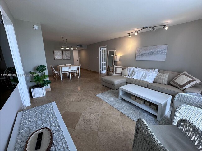 Building Photo - 18021 Biscayne Blvd
