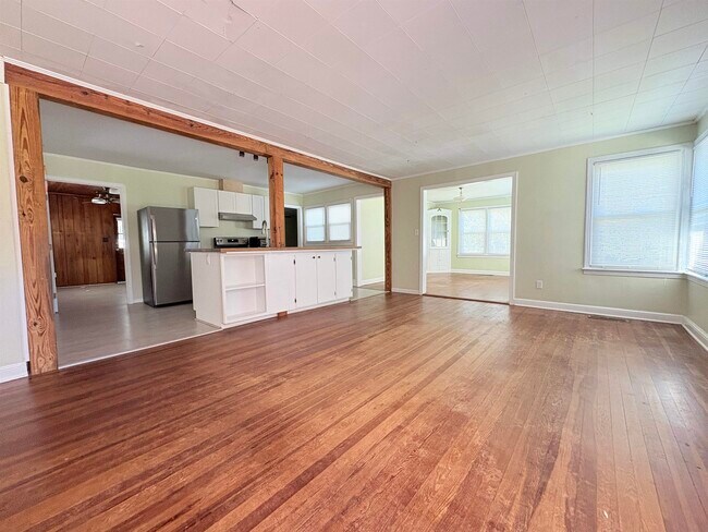 Foto del edificio - 3022 Livingston Rd