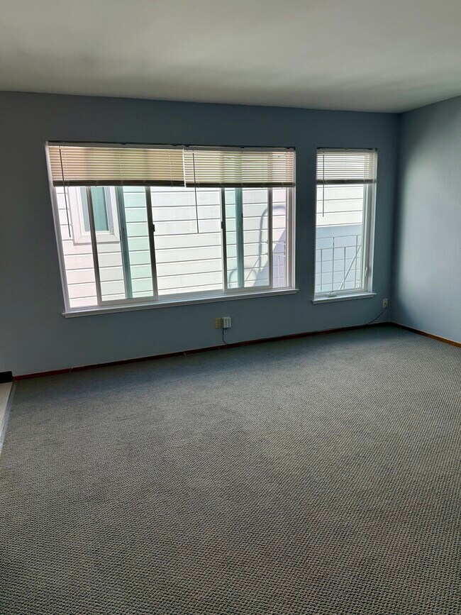 Living Area - 359 Clipper St