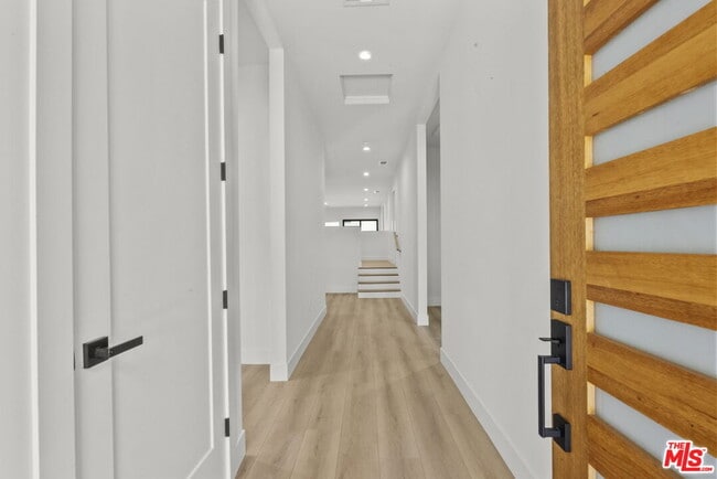 Building Photo - 521-519 N Martel Ave