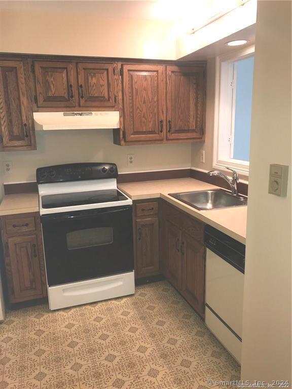 Foto del edificio - 55 Mill Plain Rd