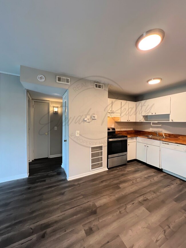 Building Photo - One Bedroom Condo, FIRST FLOOR, Assigned P...