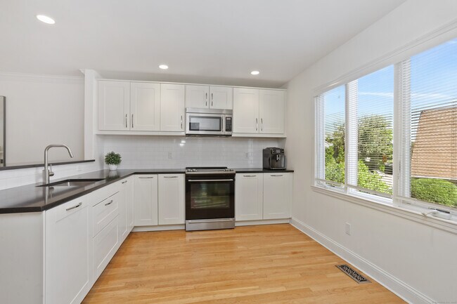 Foto del edificio - 61 Seaview Ave
