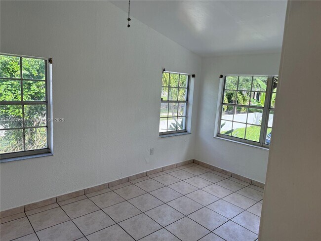 Foto del edificio - 4340 SW 15th St