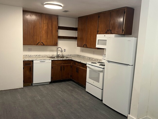 Building Photo - 685 S Waukeenah St