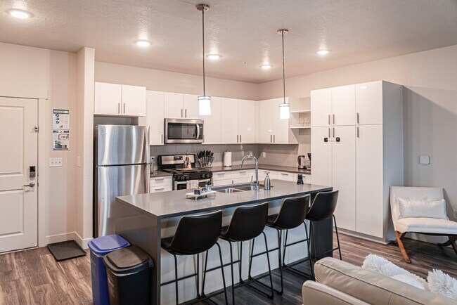 Building Photo - 241 W 200 S