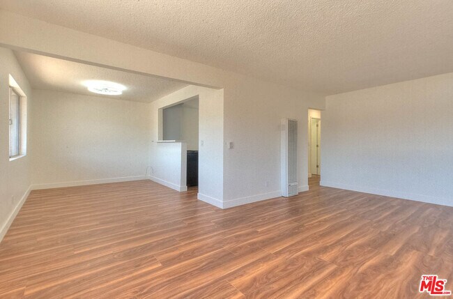 Building Photo - 8468 S Halldale Ave