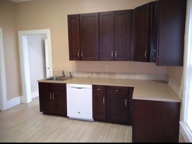 Kitchen - 1332 Milligan St