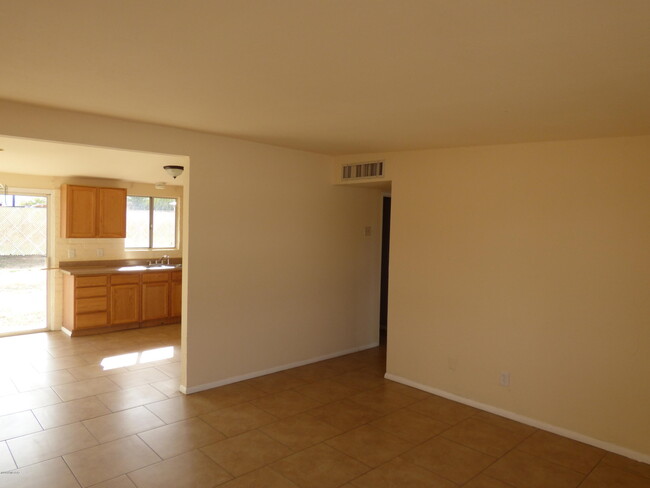 Building Photo - 7540 E Poplar St