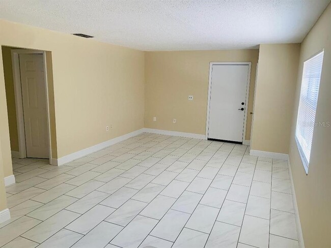 Building Photo - 2480 Chestnut Woods Dr