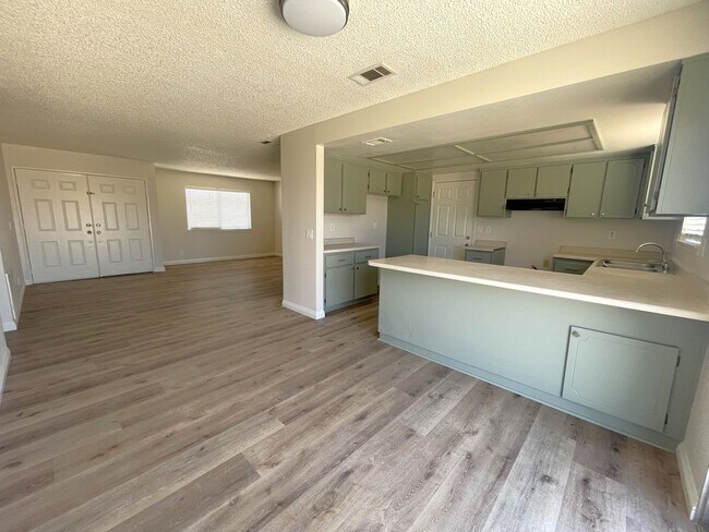 Foto del edificio - Recently Renovated and Move In Ready!