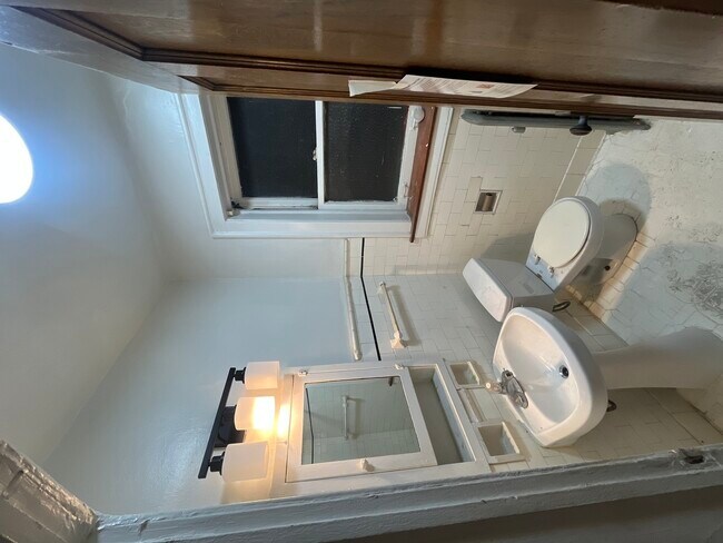 Building Photo - 2408 E 77th St