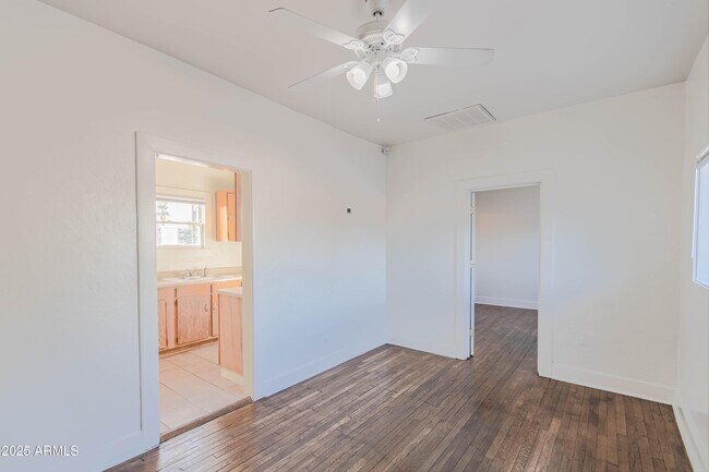 Foto del edificio - 2032 W Adams St