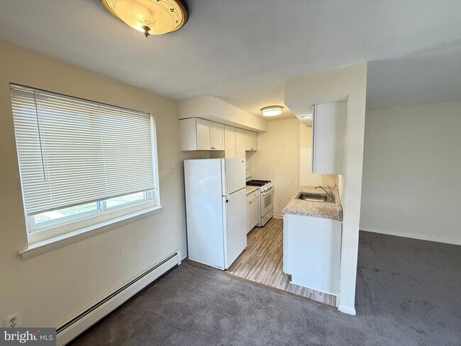 Foto del edificio - 910 Fox Chase Rd
