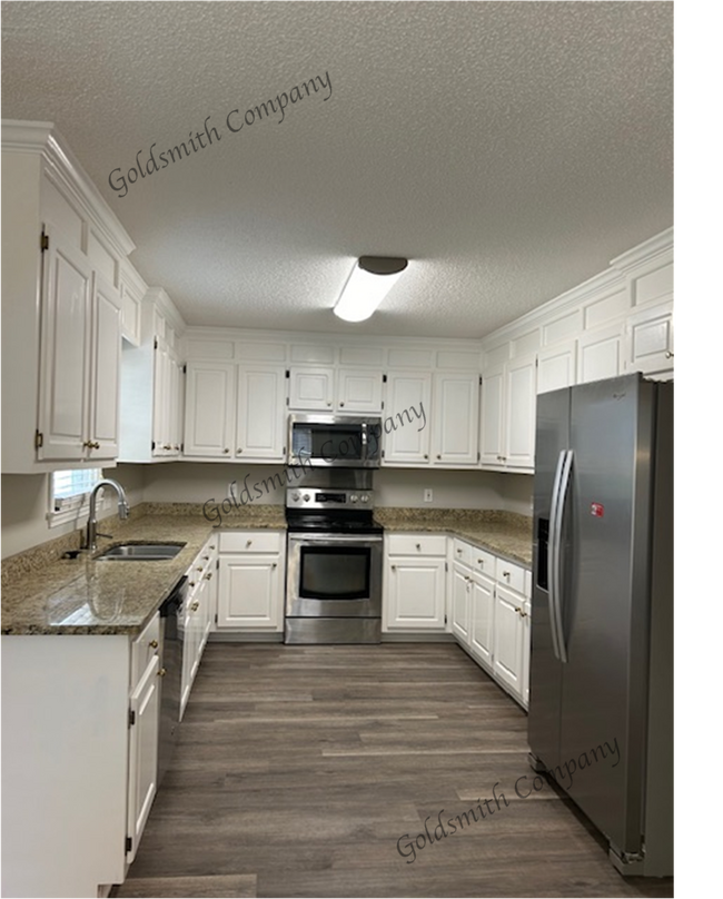 Building Photo - 5 Chantilly Rue Ct