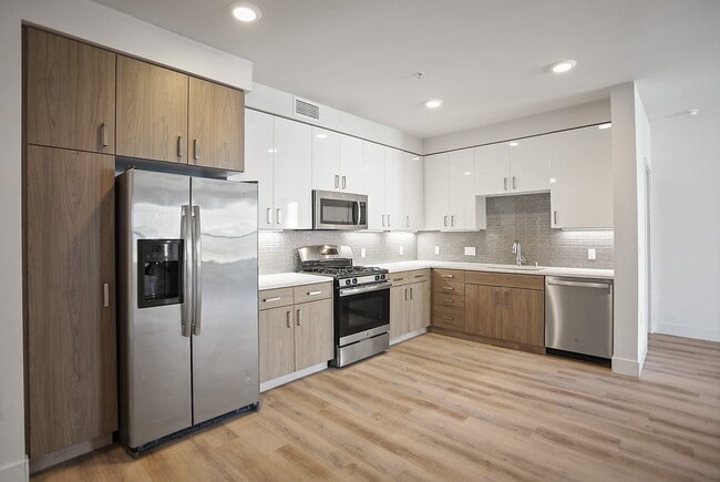 Building Photo - ROEN Menlo Park