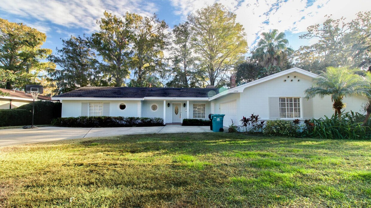 Primary Photo - 1720 Lake Shore Dr