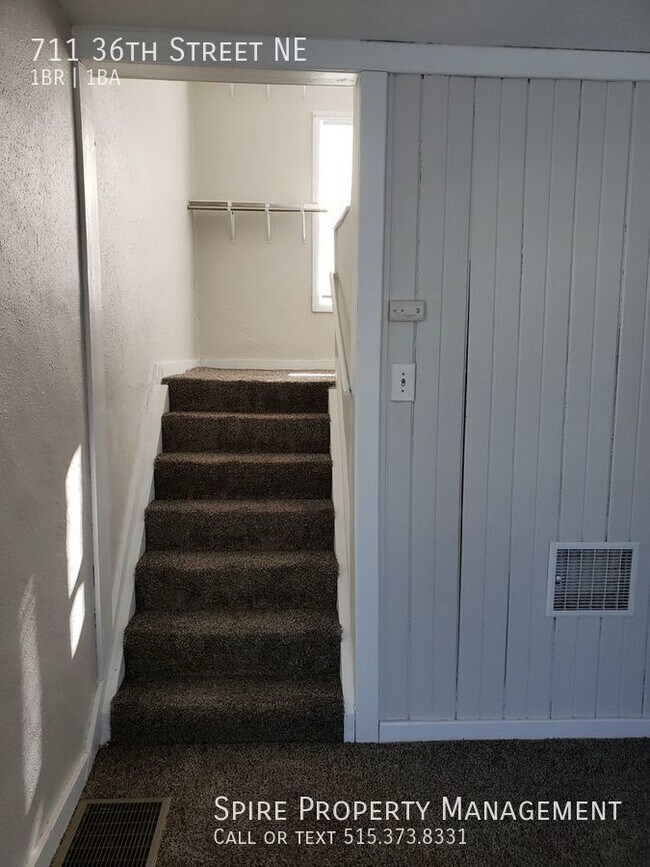 Building Photo - Super cute 1 bedroom house with large yard...