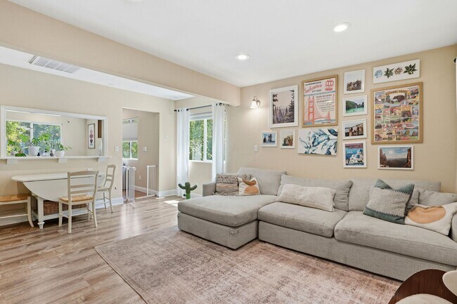Foto del edificio - Beautiful Spacious 3-bedroom 2-Bath in Oakland!
