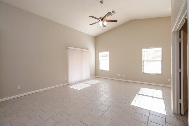 Foto del edificio - 3721 N 125th Dr