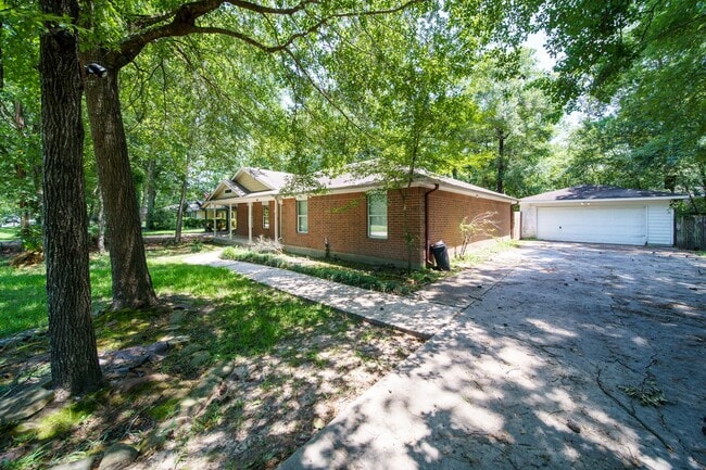 Building Photo - 327 Chateau Woods Pkwy Dr
