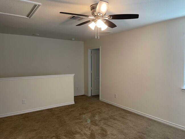 Foto del edificio - 3 Bedroom 2 1/2 bath Carmona Hills Subdivision