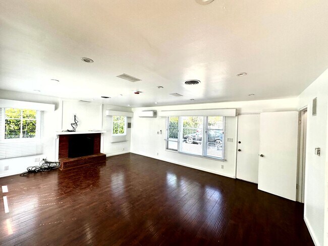 Foto del edificio - 607-611 N. El Molino Avenue