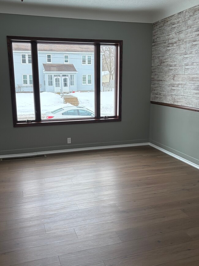 Foto del edificio - 629 8th Ave N