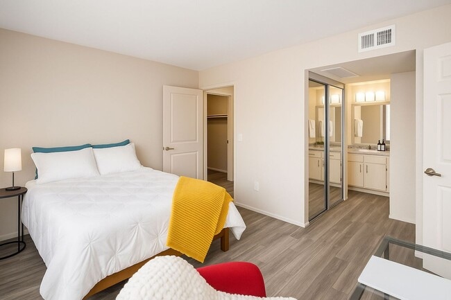 Individual leases for students and individual locks - College Town Tucson- Near The U of A