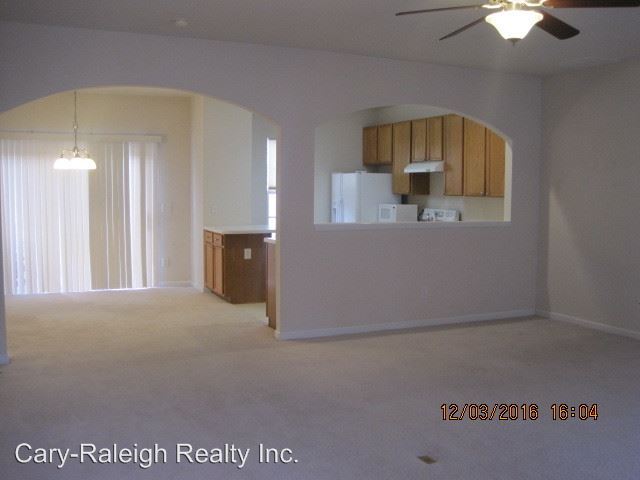 Foto del edificio - 516 Walnut Woods Dr