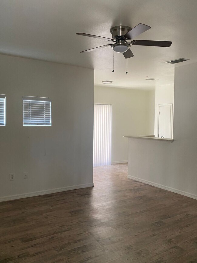 Building Photo - 1000 Diamond Dr