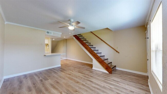 Foto del edificio - 904 University Oaks Blvd