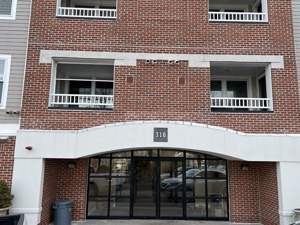 Primary Photo - 318 Rindge Ave