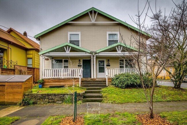 Building Photo - Charming 3-Bedroom, 2-Bath Duplex in the H...