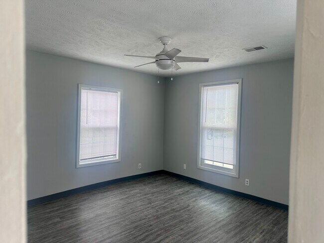 Foto del edificio - 930 Shelby Pkwy