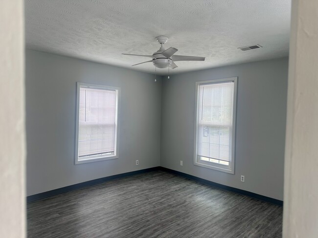 Building Photo - 930 Shelby Pkwy