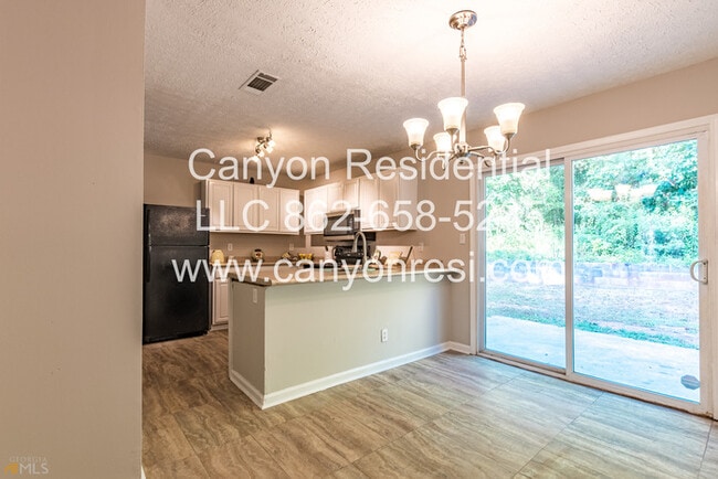 Foto del edificio - 220 Splitwood Ln