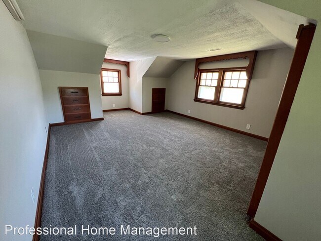 Building Photo - 3 br, 2 bath House - 824 W Southerland Dr