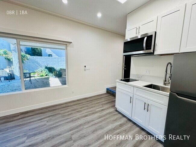 Foto del edificio - 1847 Winona Blvd