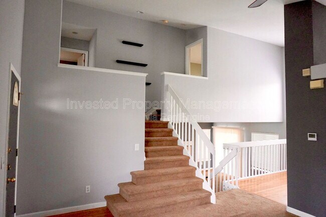 Foto del edificio - 9847 Sydney Ln