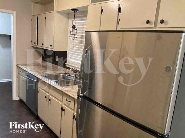 Building Photo - 581 Carlouetta Rd