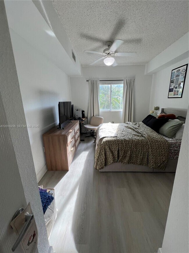 Foto del edificio - 6001 SW 70th St