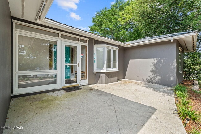 Building Photo - 136 Colina Cir