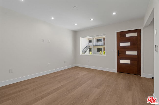 Building Photo - 420 S Sepulveda Blvd