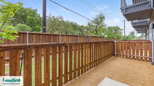 Building Photo - 650 E Sycamore St