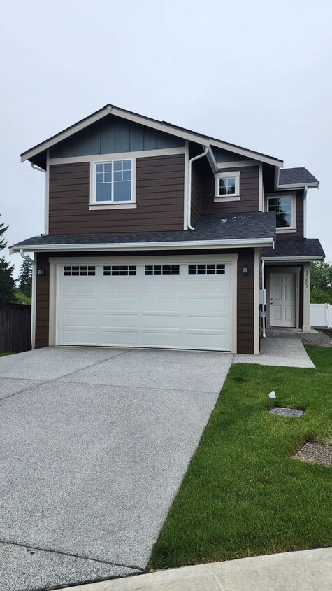 Foto principal - 3 Bedroom, 2.5 Bathroom + DEN in Yelm Cree...