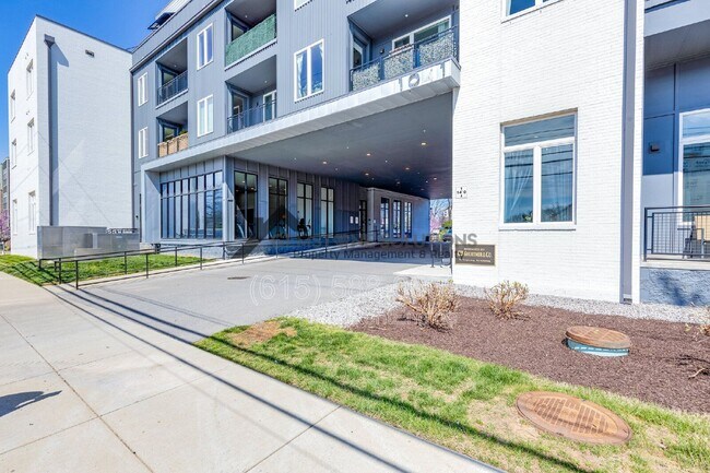 Foto del edificio - 1041 E Trinity Ln